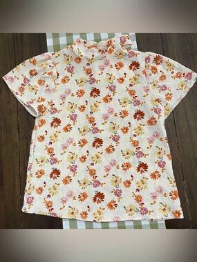 Floral Short-Sleeve Mock Neck Blouse in Cream